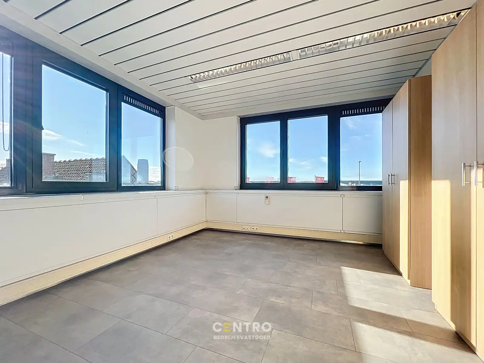 Instapklare kantoorruimte 175m² met perfecte VISIBILITEIT aan 't Hoge - opsplitsbaar. foto 5
