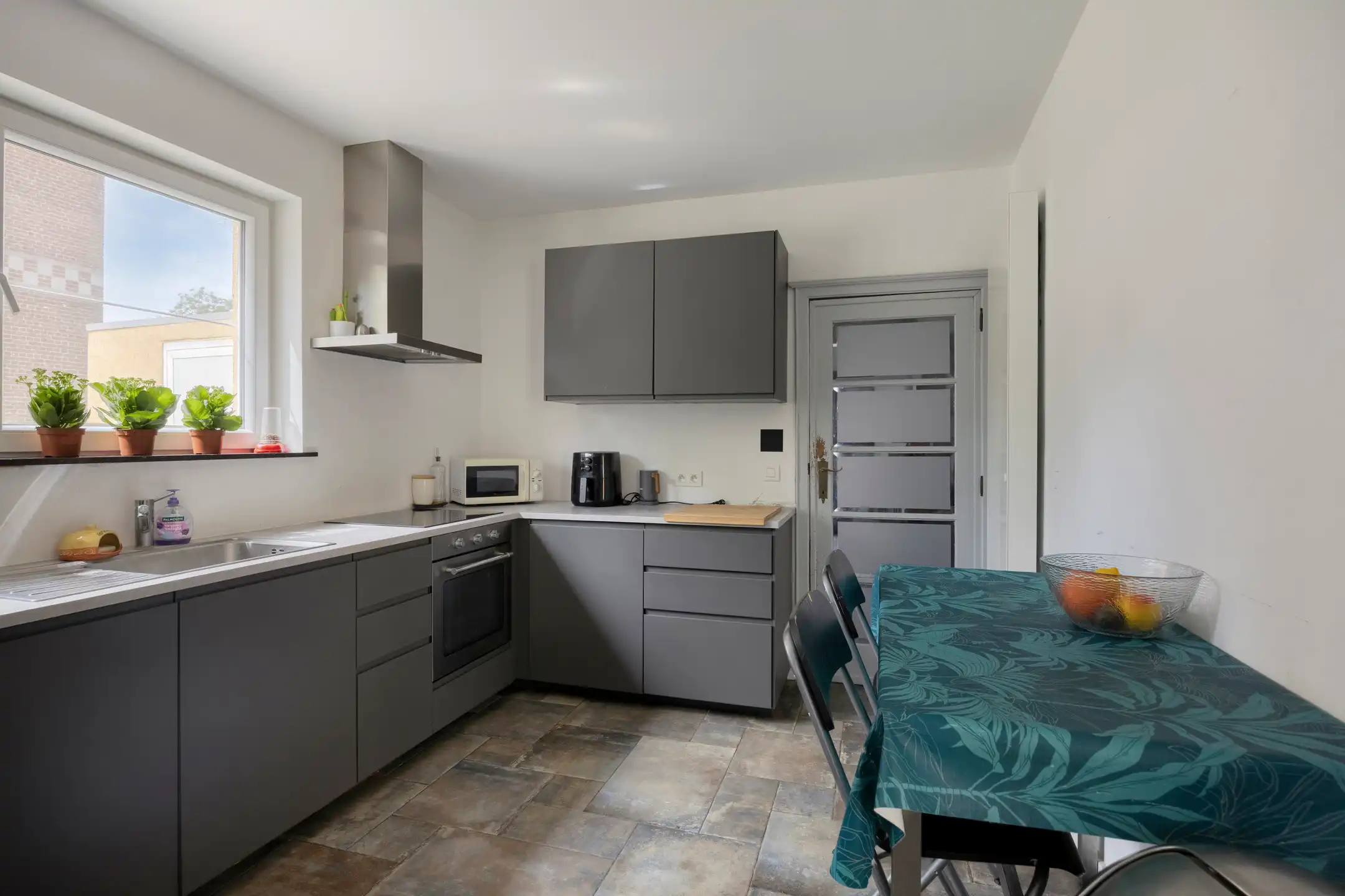 Instapklare woning met 4 slaapkamers, tuin & garage te Bost foto 6