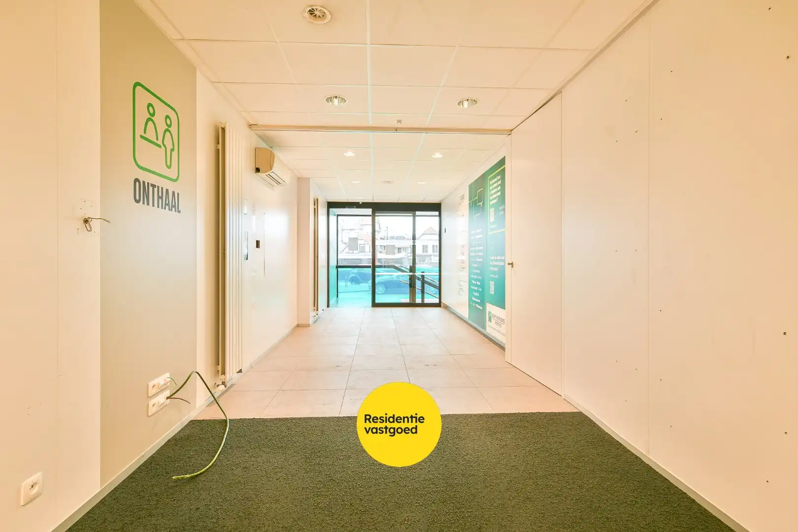 Uniek handelspand (voormalig bankkantoor) met veel mogelijkheden in centrum De Haan foto 8