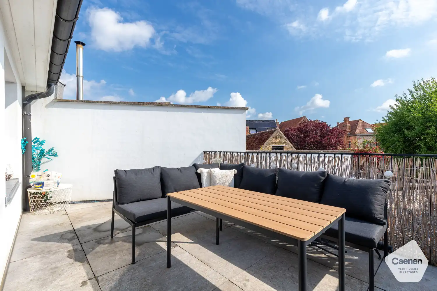 Zéér ruim appartement met 2 slaapkamers en groot terras. foto 6