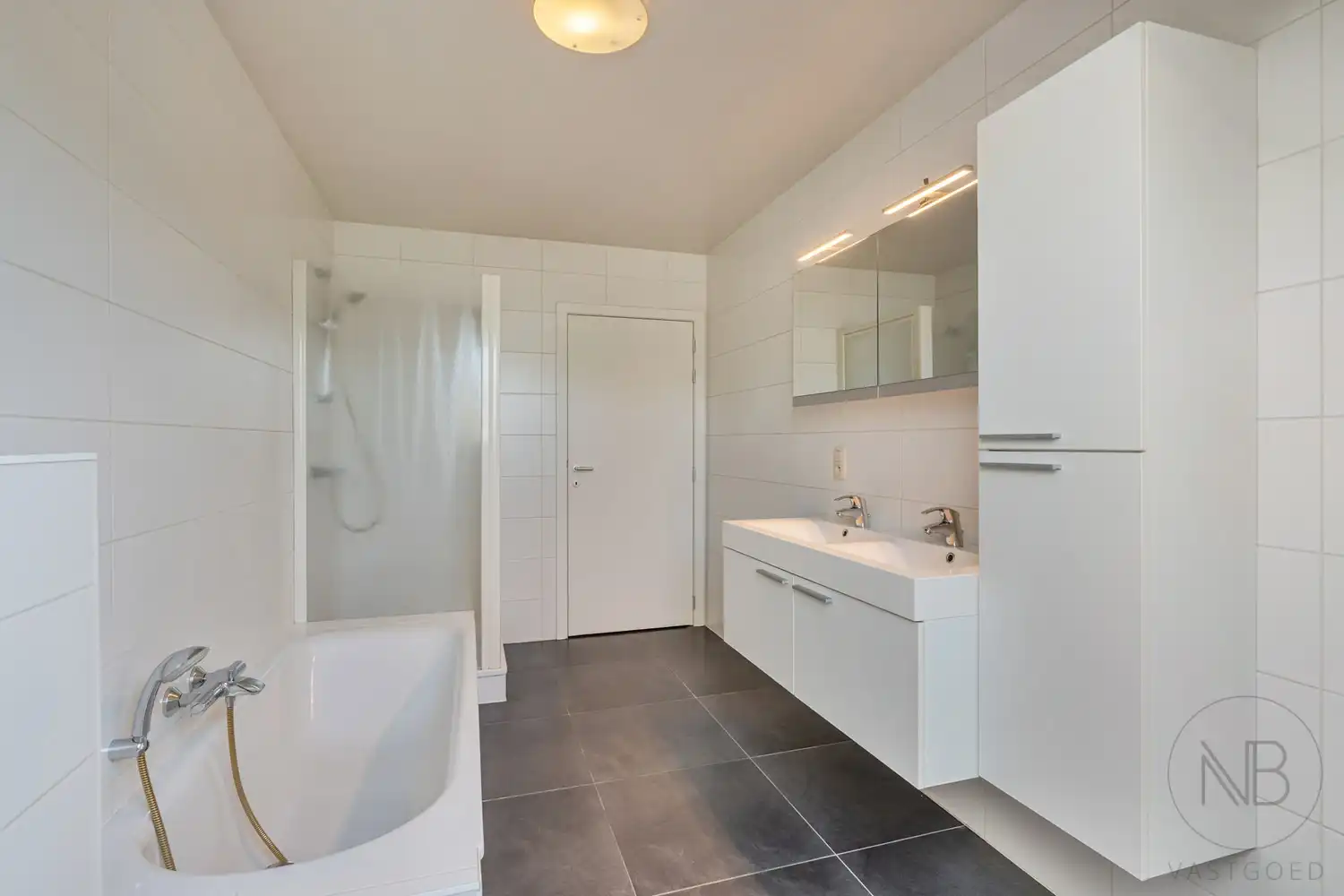 Ruim duplex appartement met 3 slaapkamers en groot terras in hartje Zutendaal foto 21