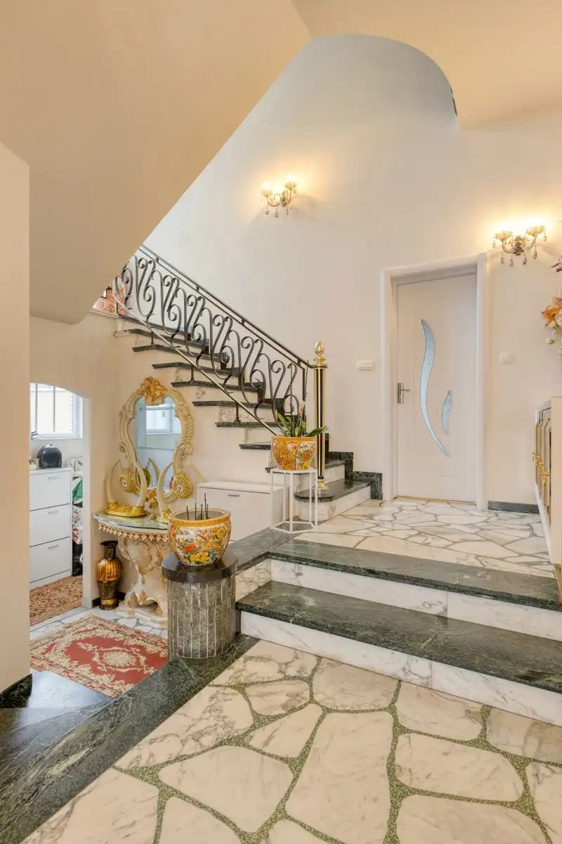 Gerenoveerde woning met 5 slaapkamers en tuin foto 9