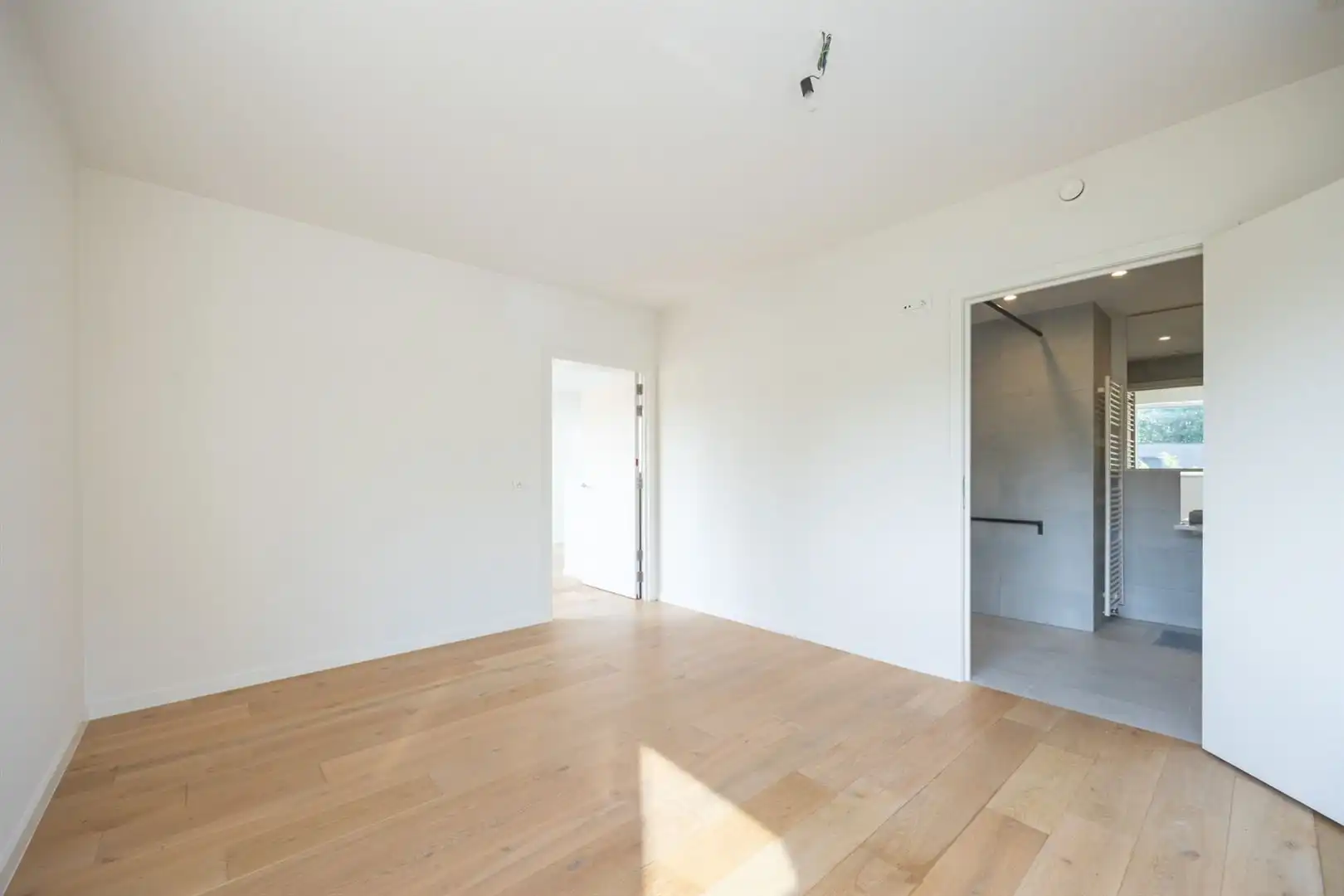 Instapklare en lichtrijke assistentieflat met kelderberging foto 7