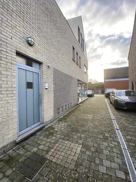 TOPLOCATIE kantoor/handelsgelijkvloers (+-231m²) + 4 autostnpl centrum Geel foto 19