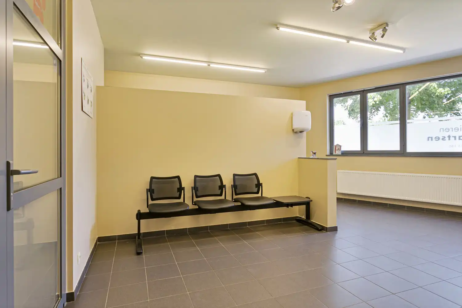 Praktijkruimte, kantoor of APP met 2 parkings! foto 10