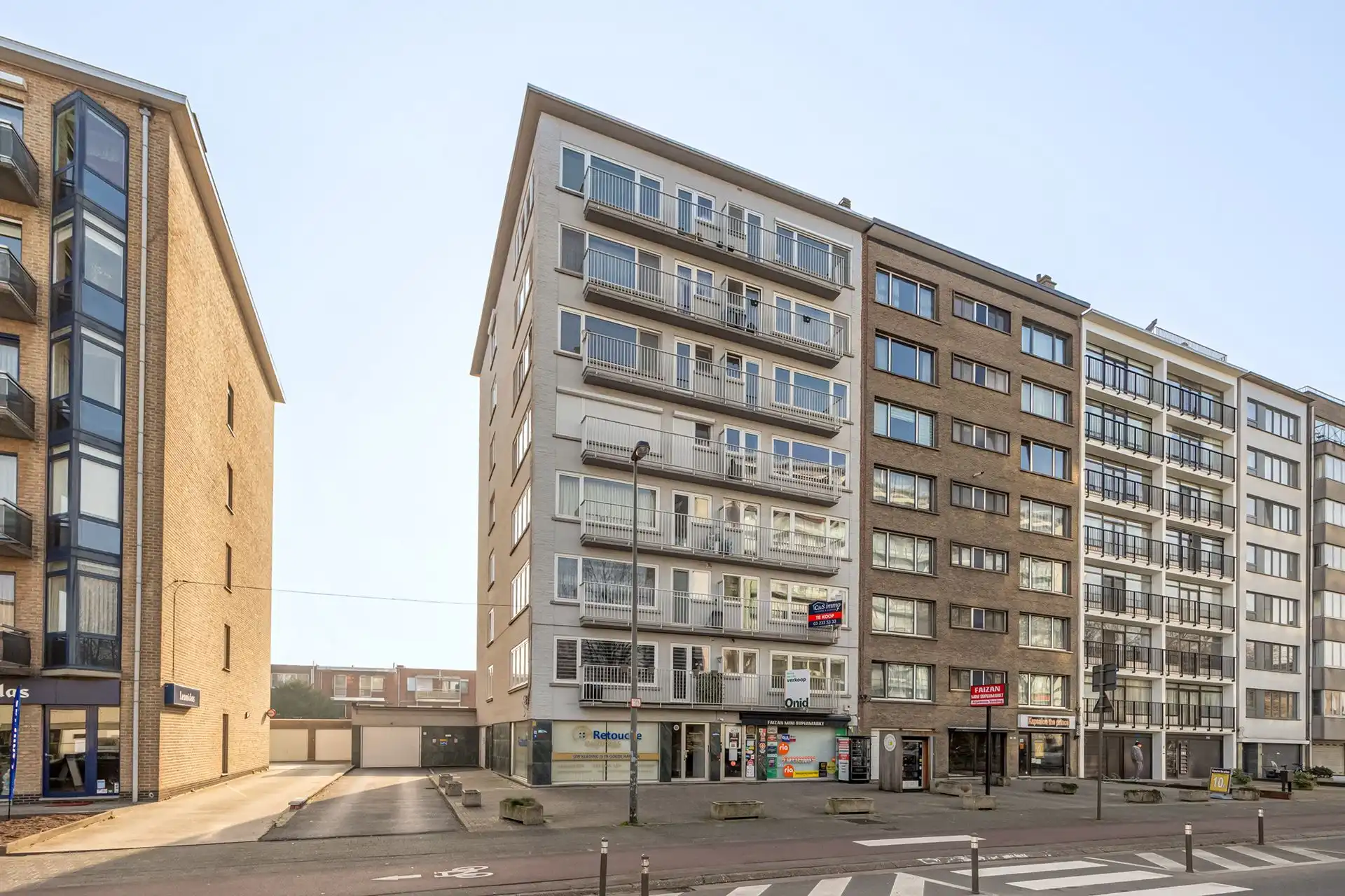 Instapklaar, lichtrijk appartement met terras en staanplaats foto 15