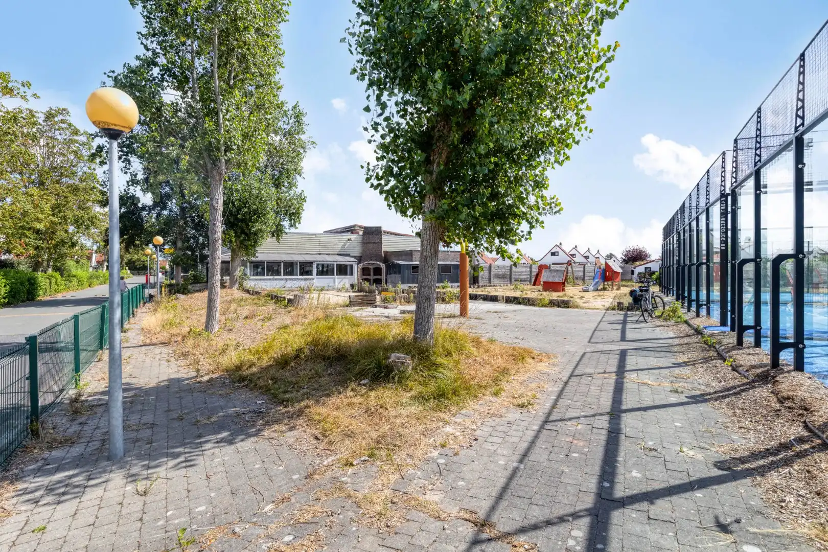 Unieke opportuniteit: horecazaak met 3 padelterreinen, terrassen en tuin te huur! foto 11