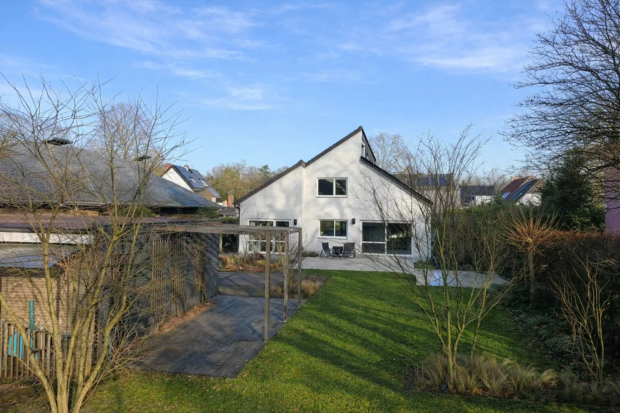 Ruime villa in rustige straat met prachtige zuid-west tuin foto 45