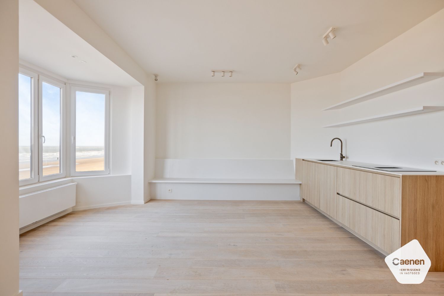 Prachtig totaal gerenoveerd appartement met frontaal zeezicht in De Panne foto 4