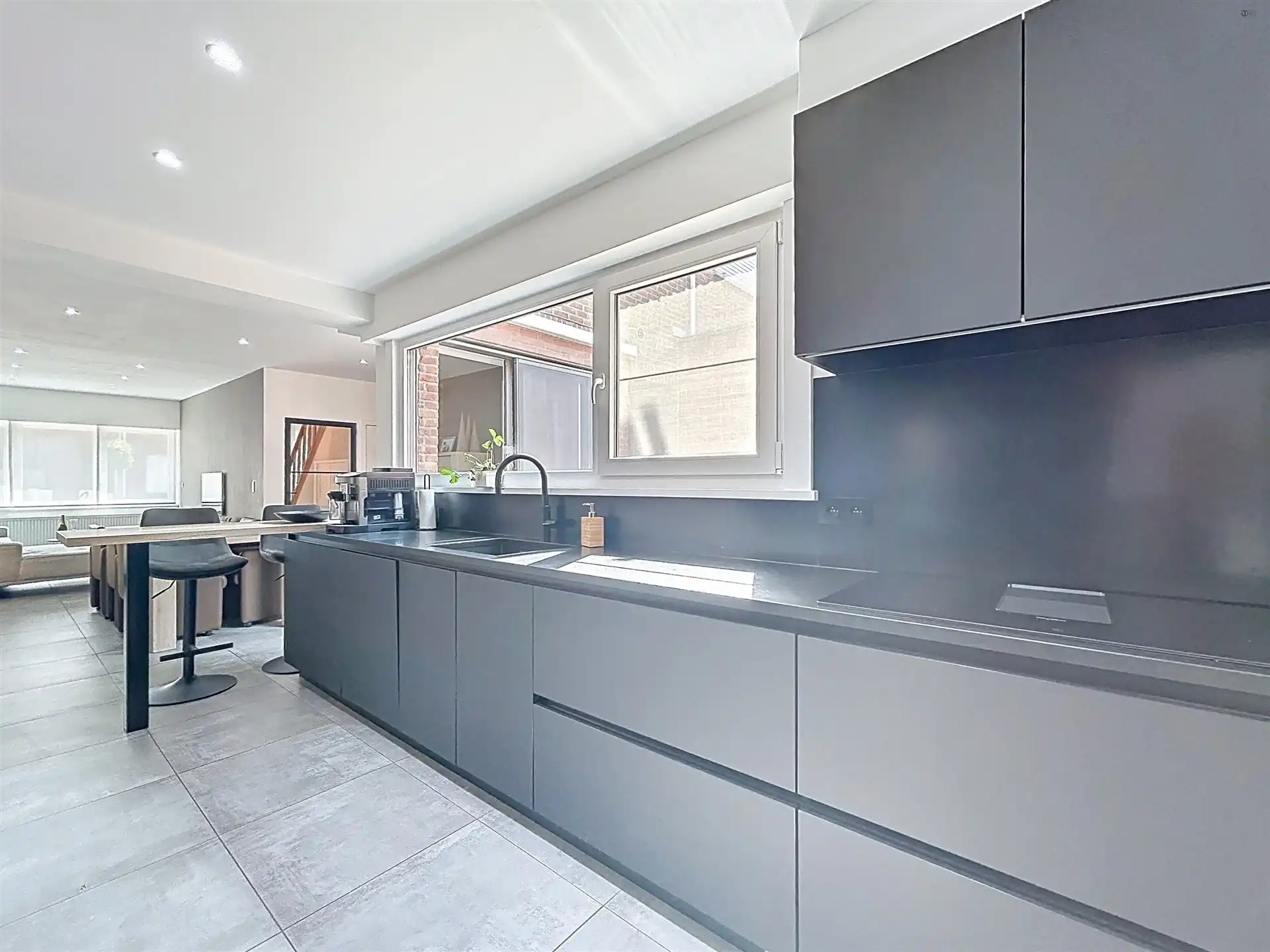 instapklare gezinswoning met 4 slaapkamers op toplocatie foto 4