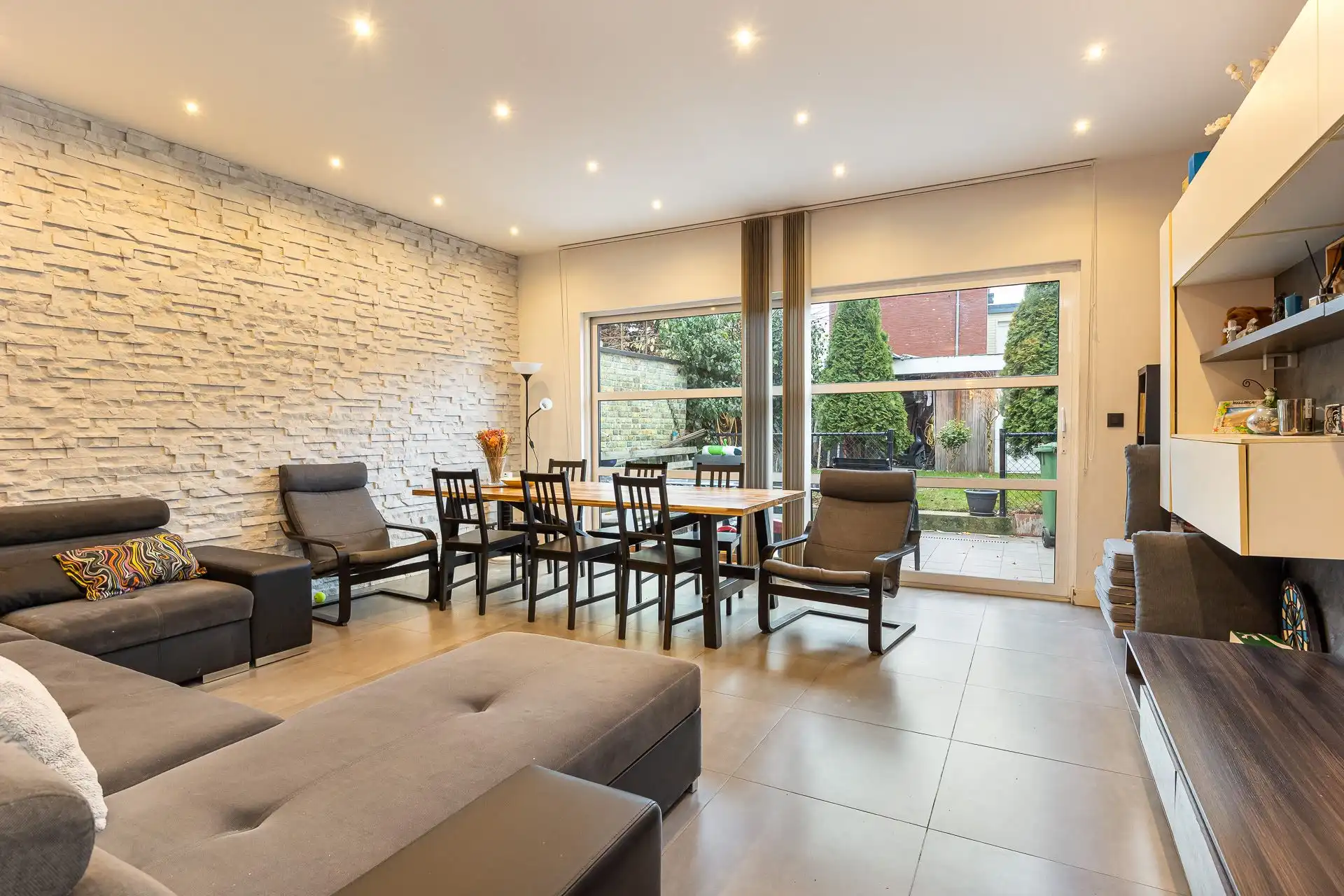 Instapklare gezinswoning met tuin in doodlopende straat! foto 2