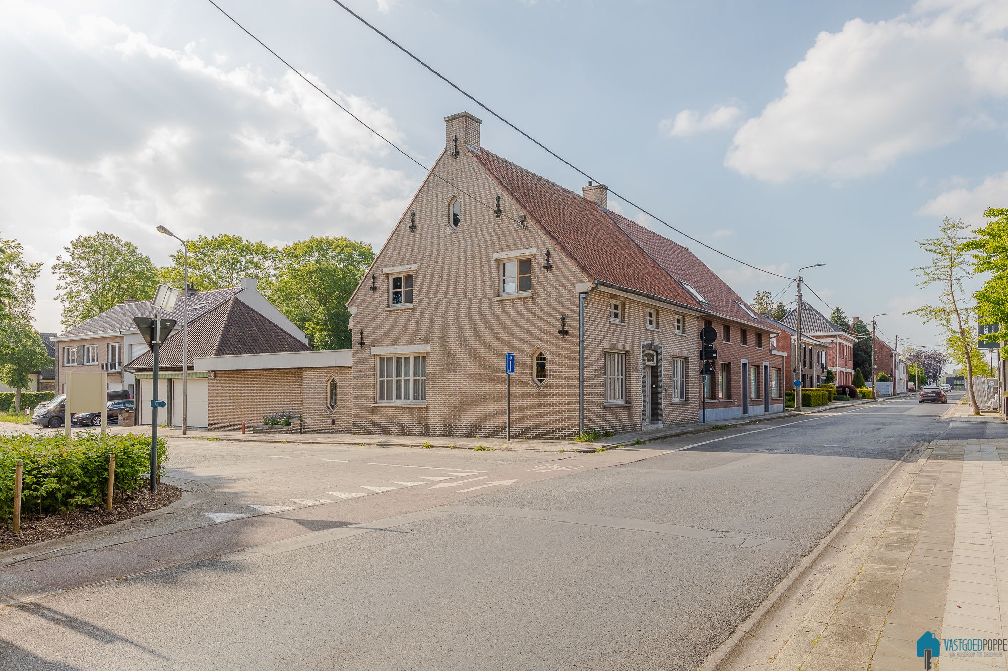 Rustig gelegen woning met aansluitend mogelijkheid tot handelsruimte. foto 2