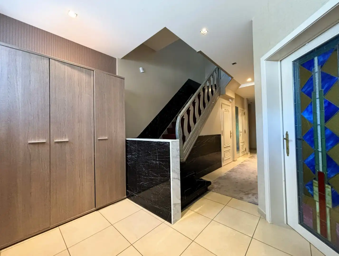 Ruime gezinswoning te huur centrum Roeselare foto 2