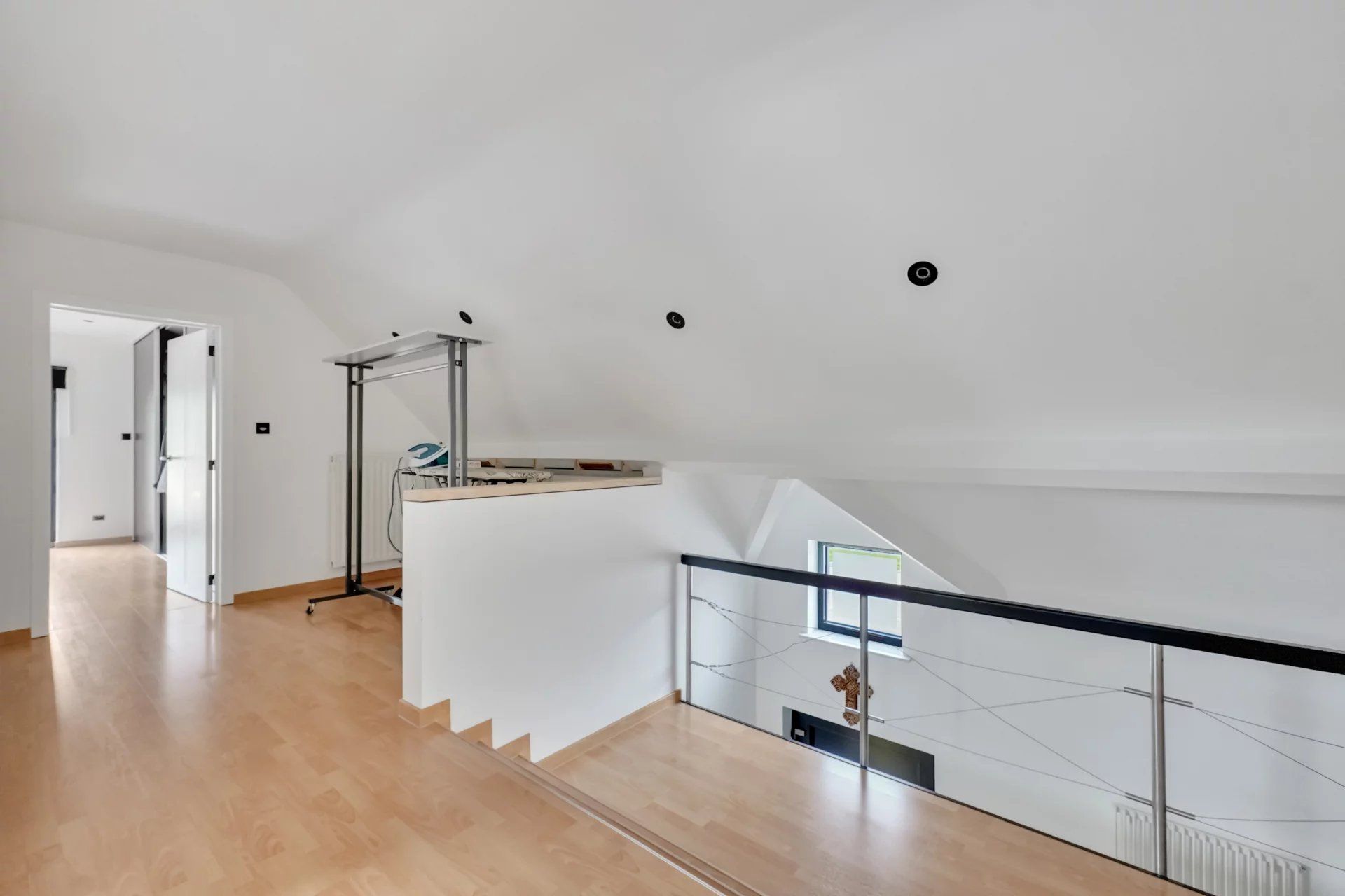 Ruime woning met zwembad op mooi groot perceel foto 18