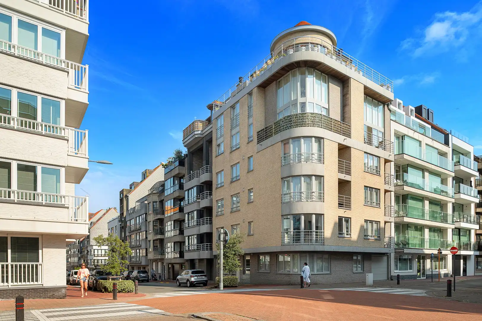 Instapklaar 2-slaapkamerappartement met terras op gegeerde locatie in Knokke. foto 17