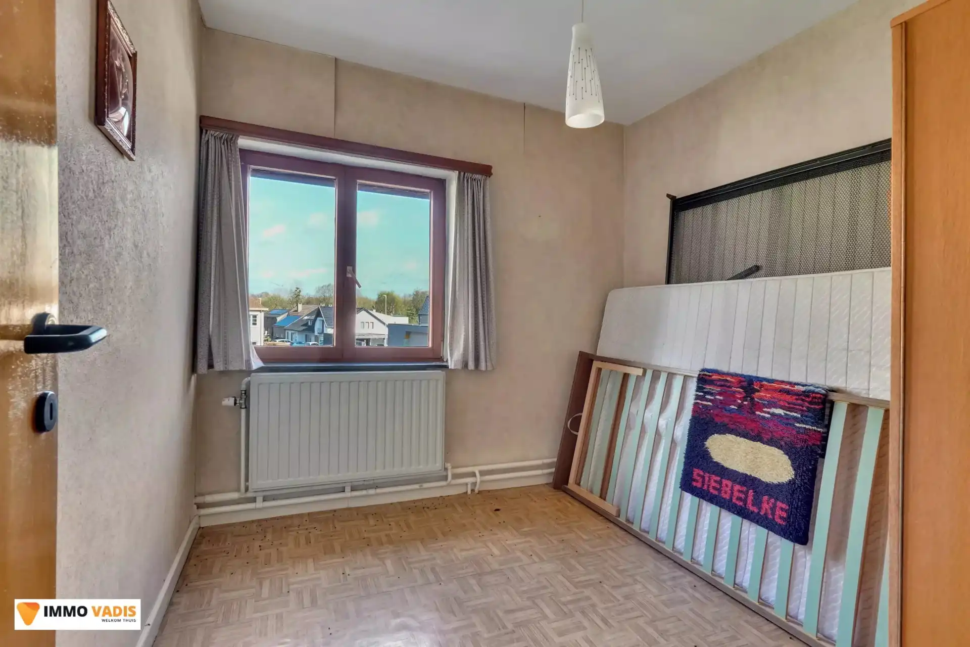 Halfopen bebouwing met 4 slaapkamers en vrijstaande garage foto 7