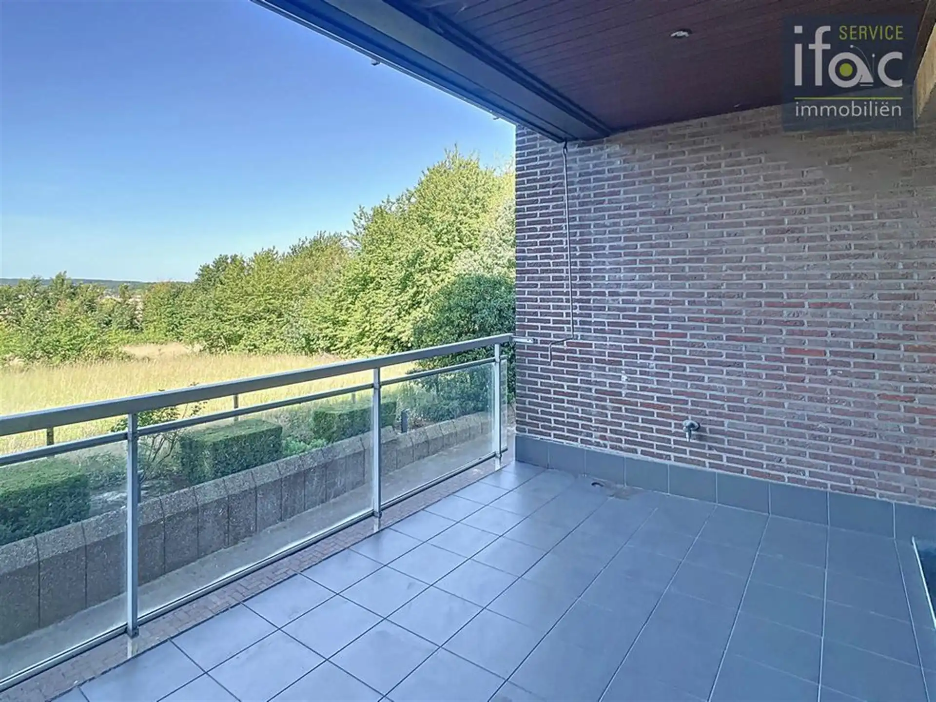 Ruim en klassevol gelijkvloers-appartement met 3 slaapkamers foto 4