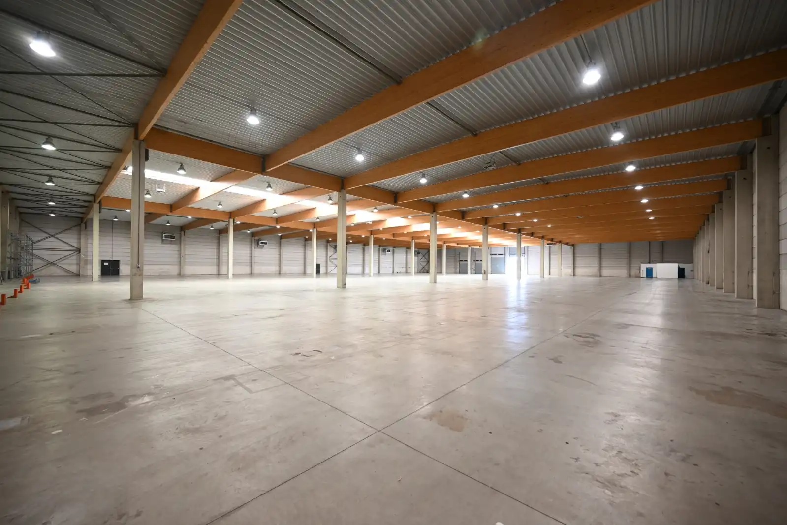 Magazijn van 6.000 m² op een terrein van 10.137 m² foto 14