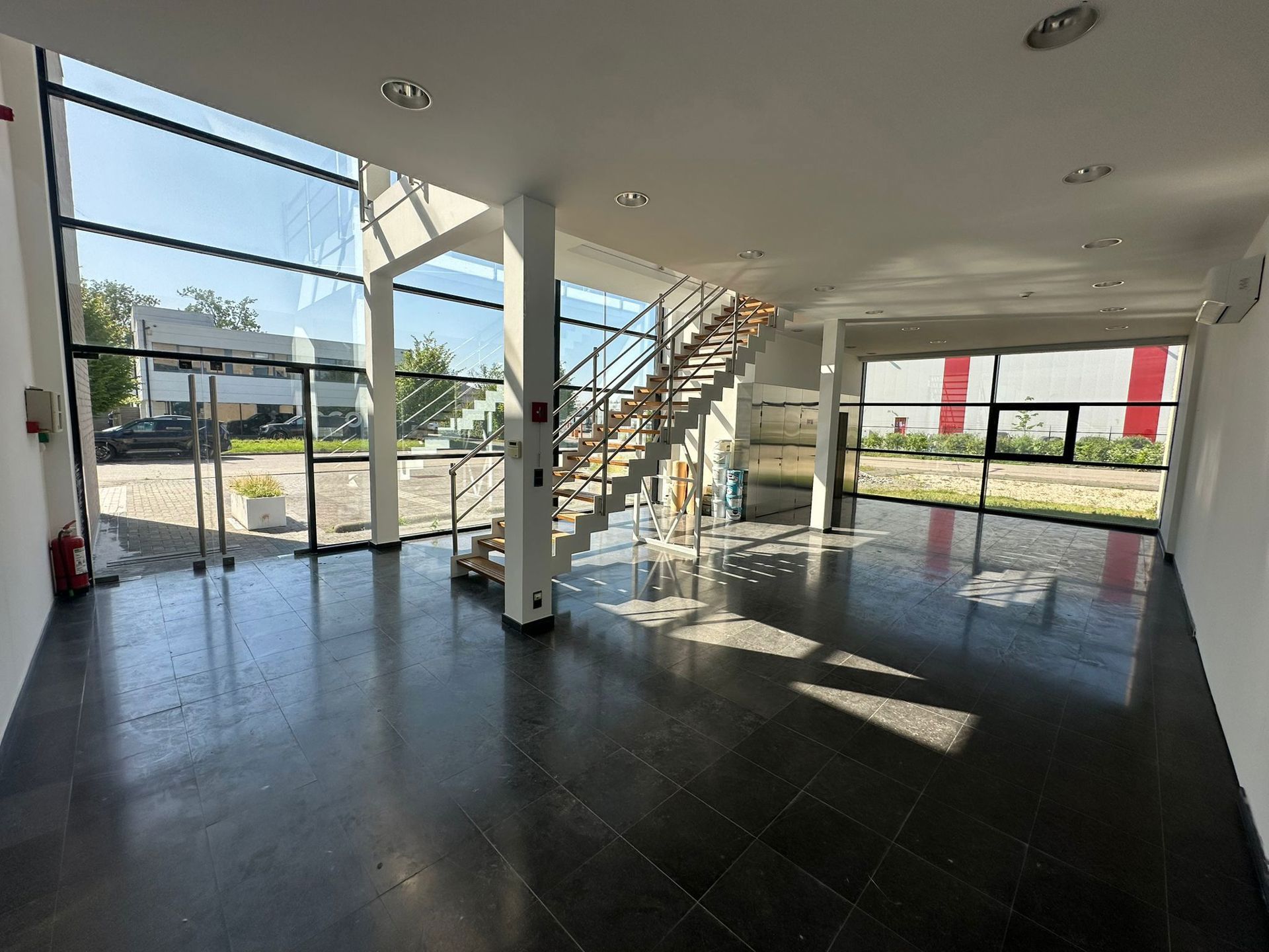 TE HUUR Bedrijfsgebouw te Wilrijk foto 9