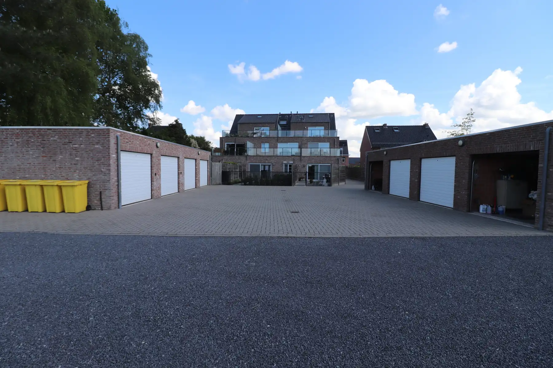 Recent gezellig appartement op de 1ste verdieping rechts met terras en garage. foto 10