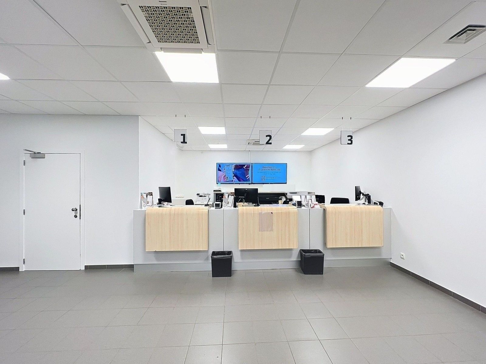 Veelzijdig pand bestaande uit RUIME woning met kantoor/praktijk/winkelruimte (267m²) + VERHUURD handelsgelijkvloers (238m²) op COMMERCIËLE ligging te Tielt! foto 42