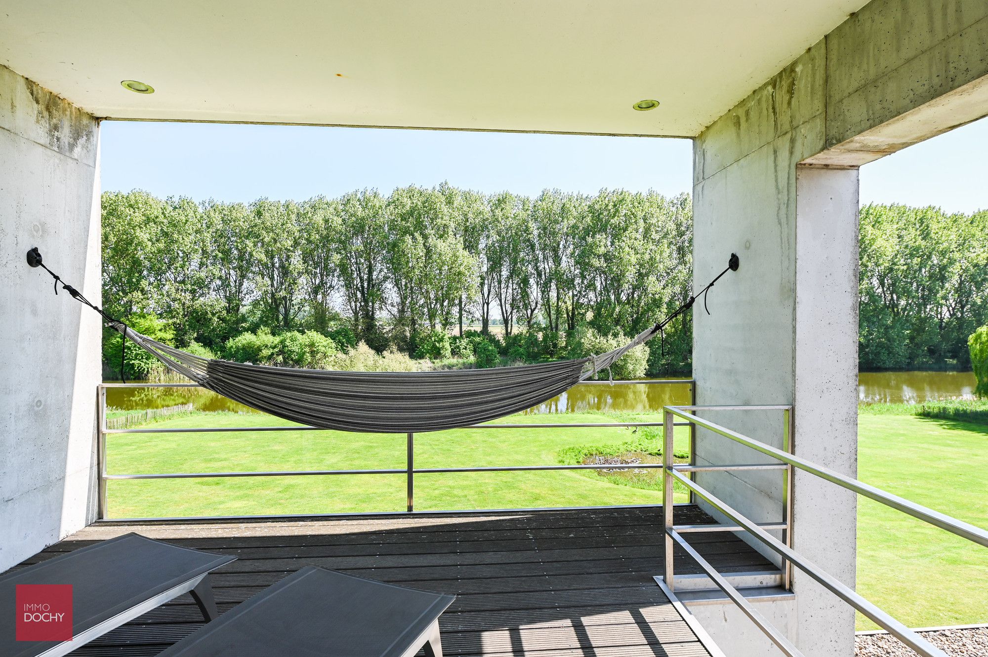 Uniek gelegen luxe-villa (palend aan oude leiearm) foto 14