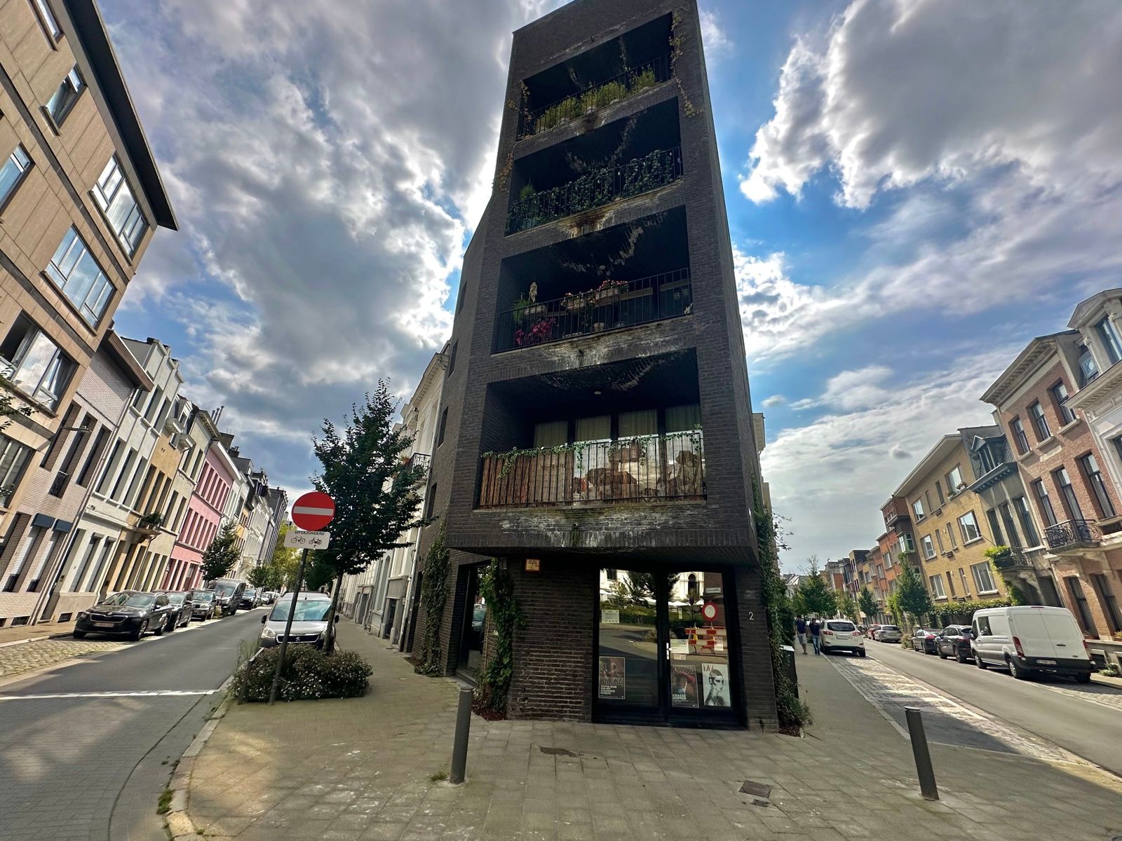 Prachtig hoekpand met maximale zichtbaarheid foto {{pictureIndex}}