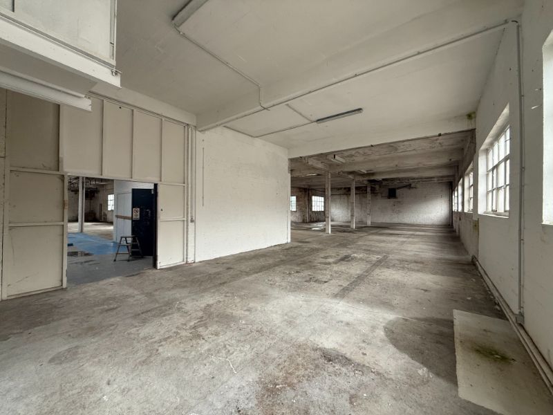 Ruime loods met tal van mogelijkheden foto 14