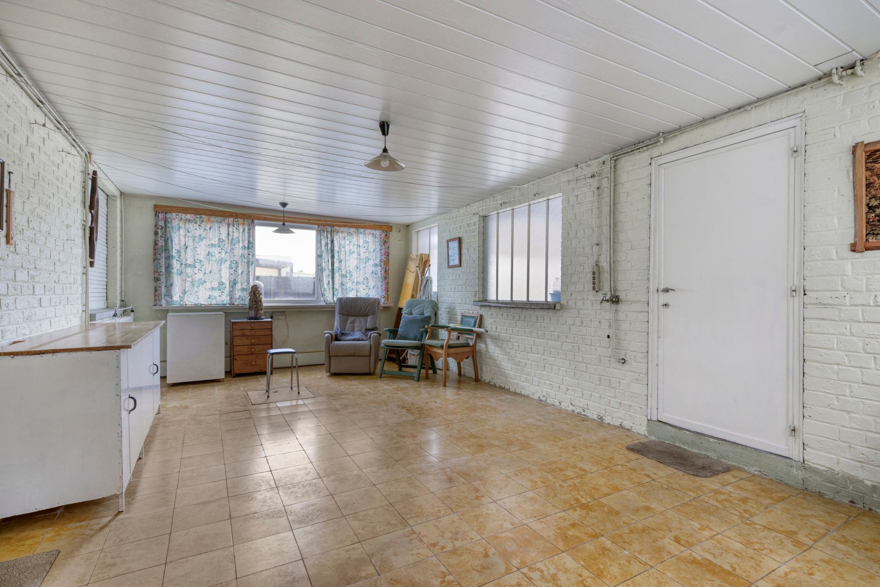 Goed gelegen villa met 3 slaapkamers, garage en tuin foto 15