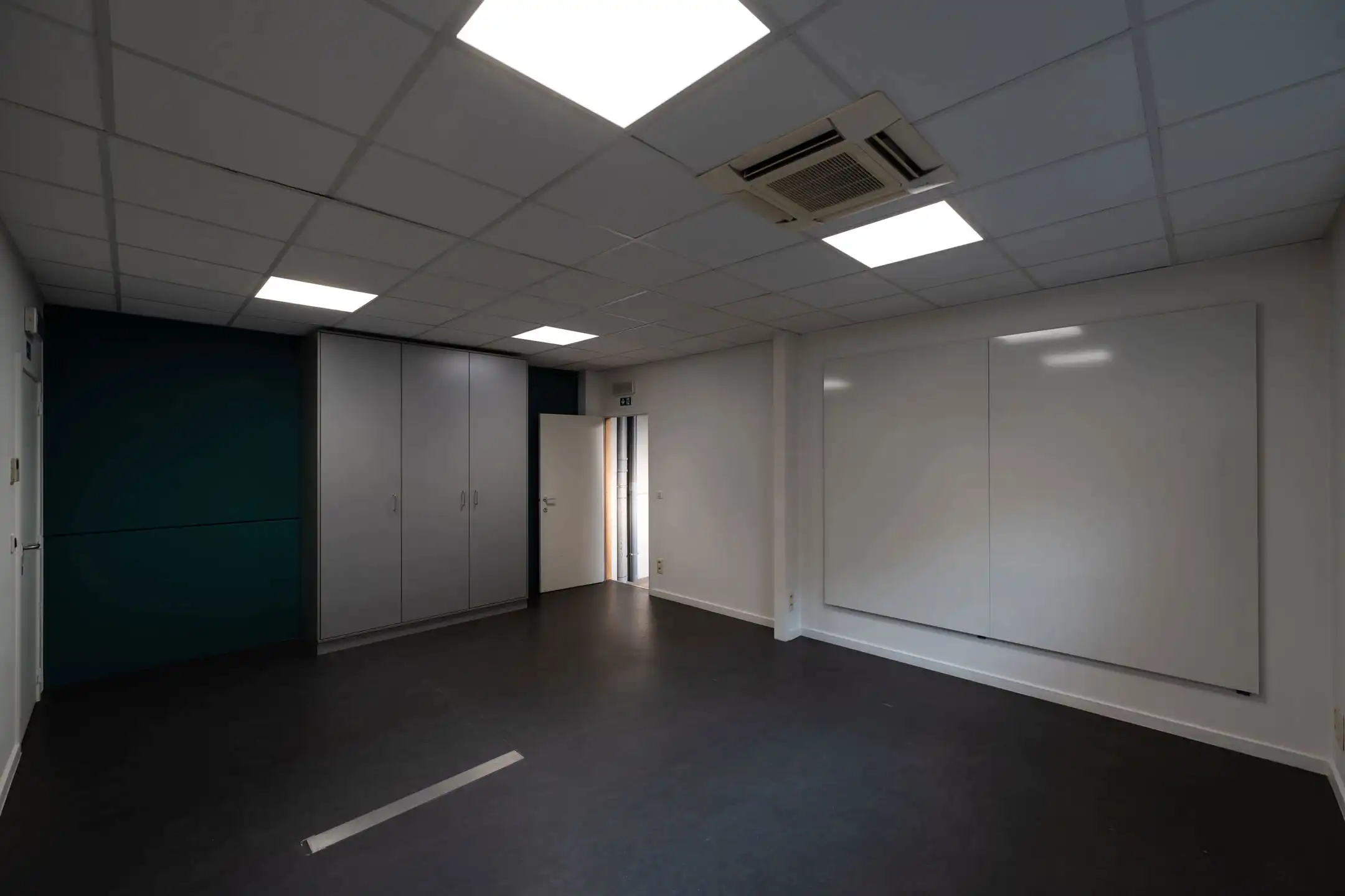 Te huur: bedrijfsunit met 360 m² magazijn en 144 m² kantoor foto 13