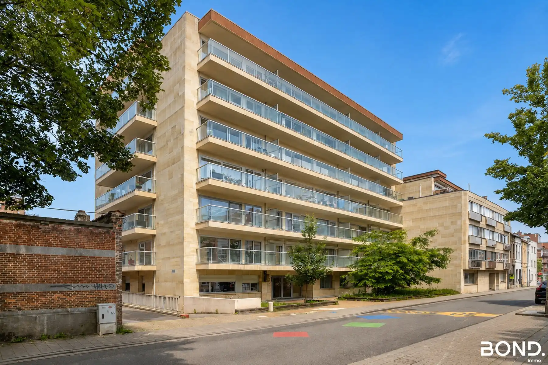 Instapklaar 2-slaapkamerappartement met terras, en parking foto 19