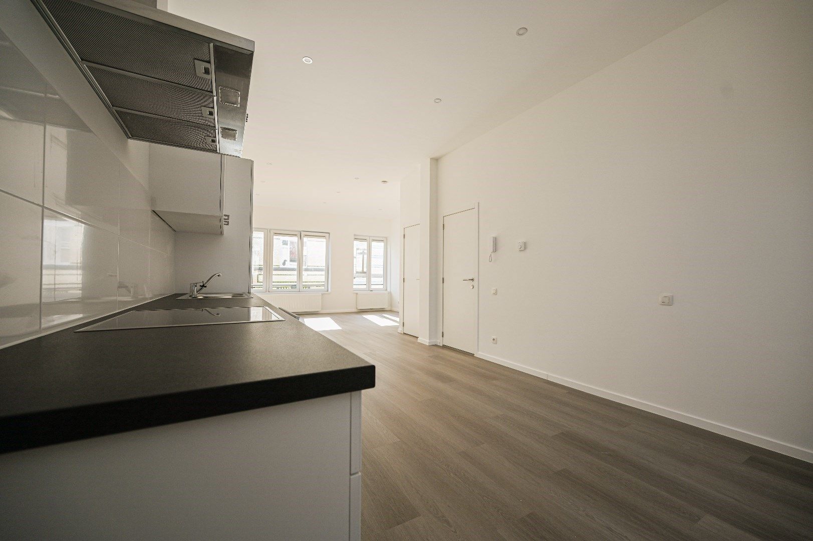 KNAP GERENOVEERD LICHTRIJK APPARTEMENT NABIJ CENTRUM  foto 4