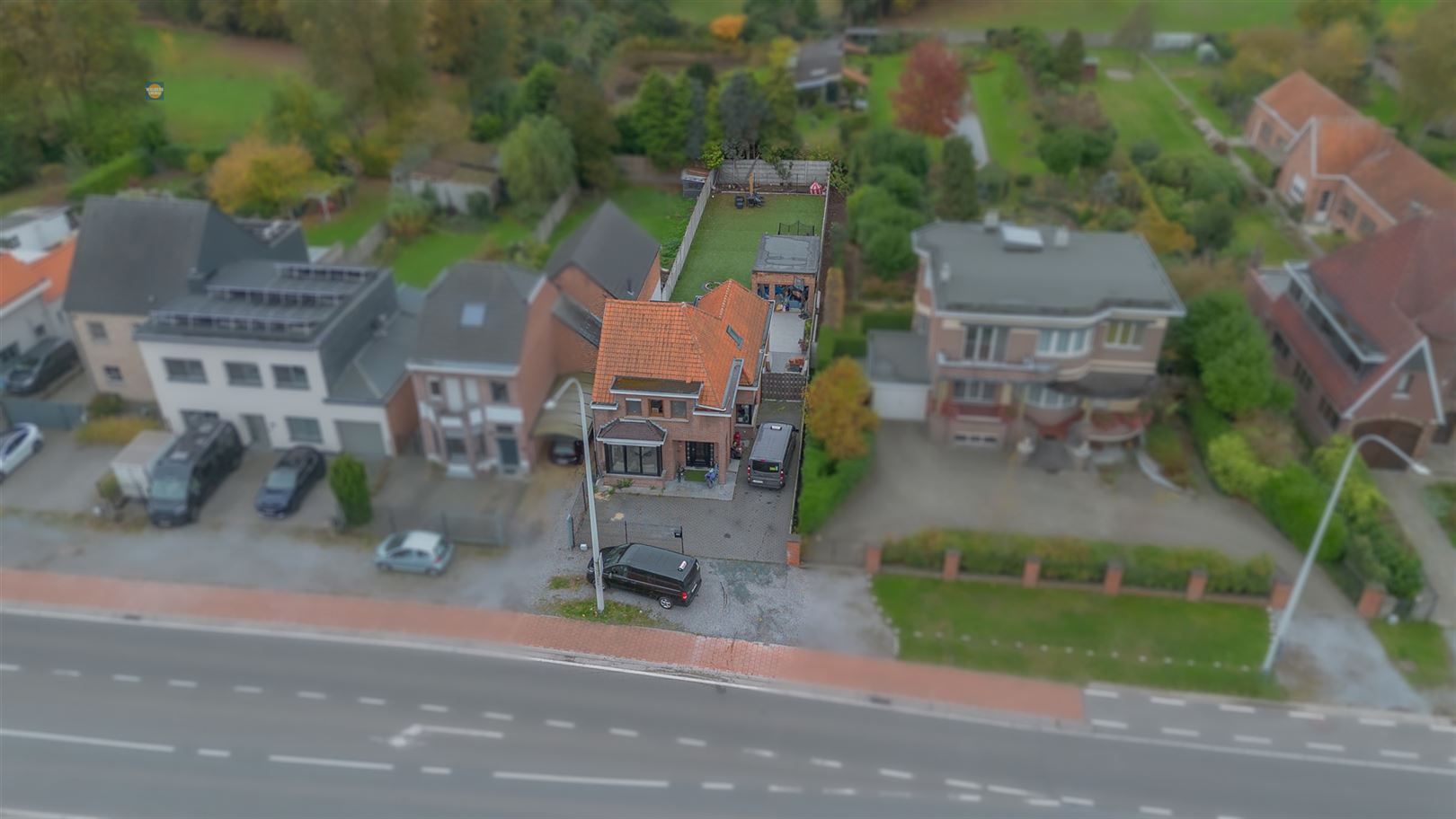 Ruime halfopen woning met grote tuin en 3 slaapkamers foto 2