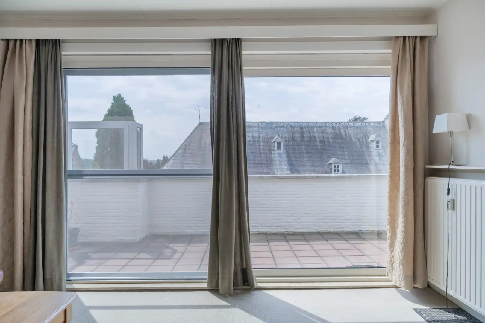 Ruim appartement op de 3° verdieping in hartje Hoeselt, met 3 slaapkamers, garage en prachtig terras met panoramisch uitzicht.  foto 12