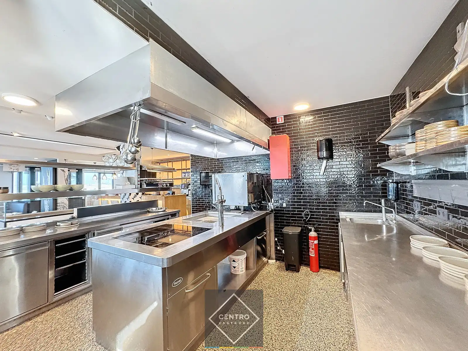 Uniek & exclusief aanbod: instapklaar (zo goed als nieuw) HORECAPAND (restaurant/brasserie), inclusief de VOLLEDIGE inboedel TE KOOP op de zeedijk te Zeebrugge! foto 15