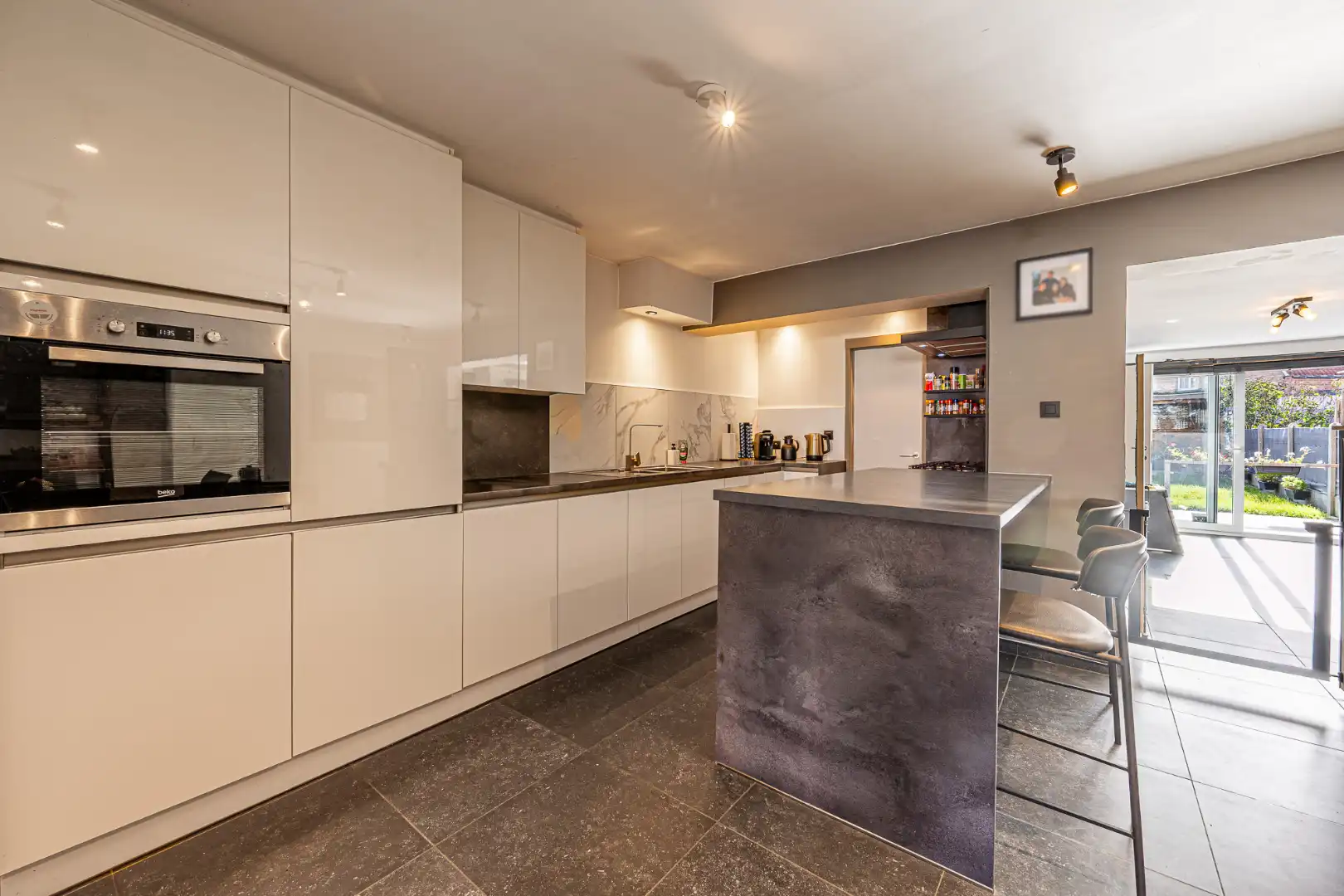 Instapklare woning met 4 slaapkamers en zuidgerichte tuin in Ingelmunster foto 3