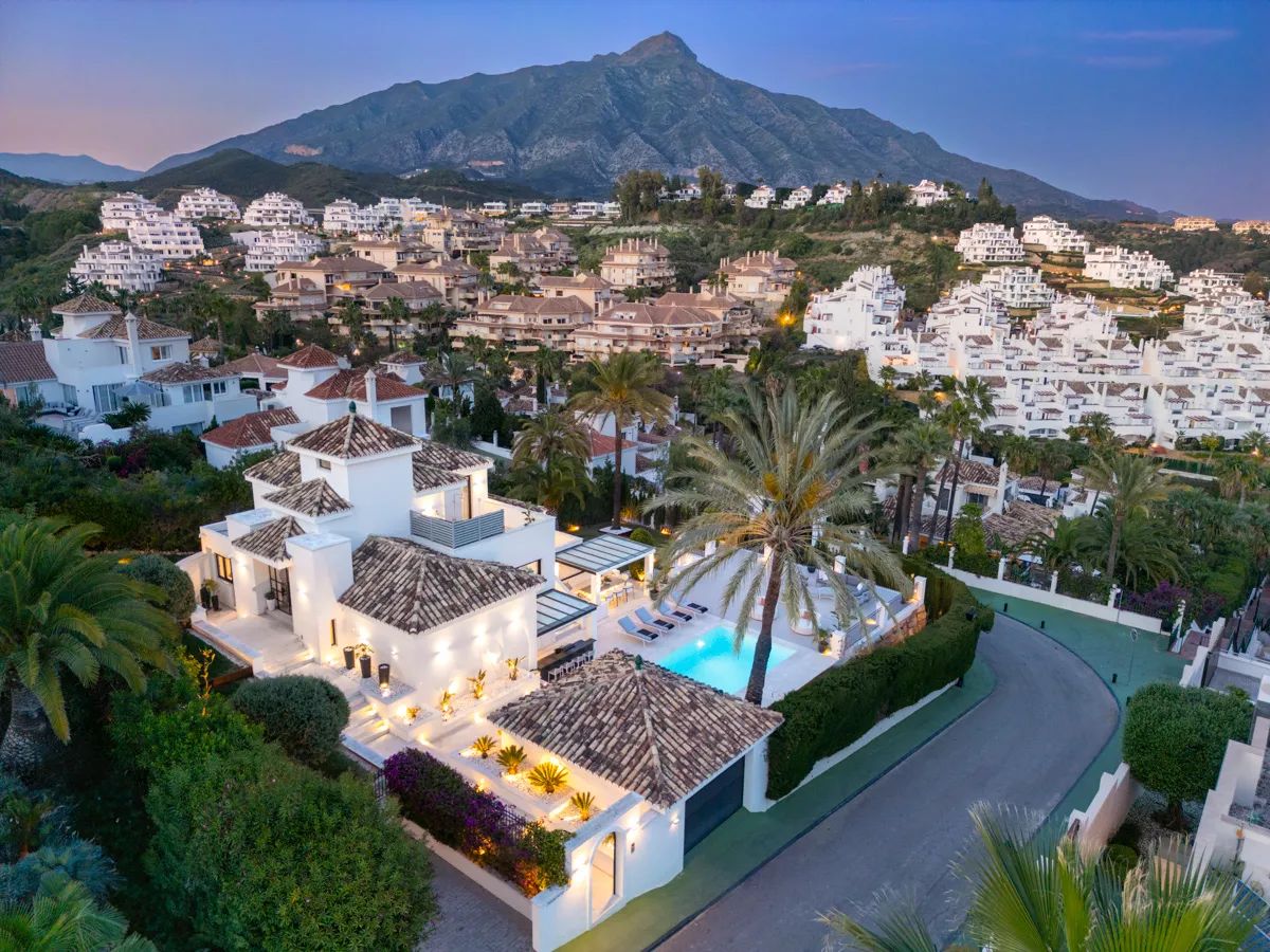 Stijlvolle luxe in Nueva Andalucía – adembenemende villa met uitzicht op La Concha en de Middellandse zee foto 21