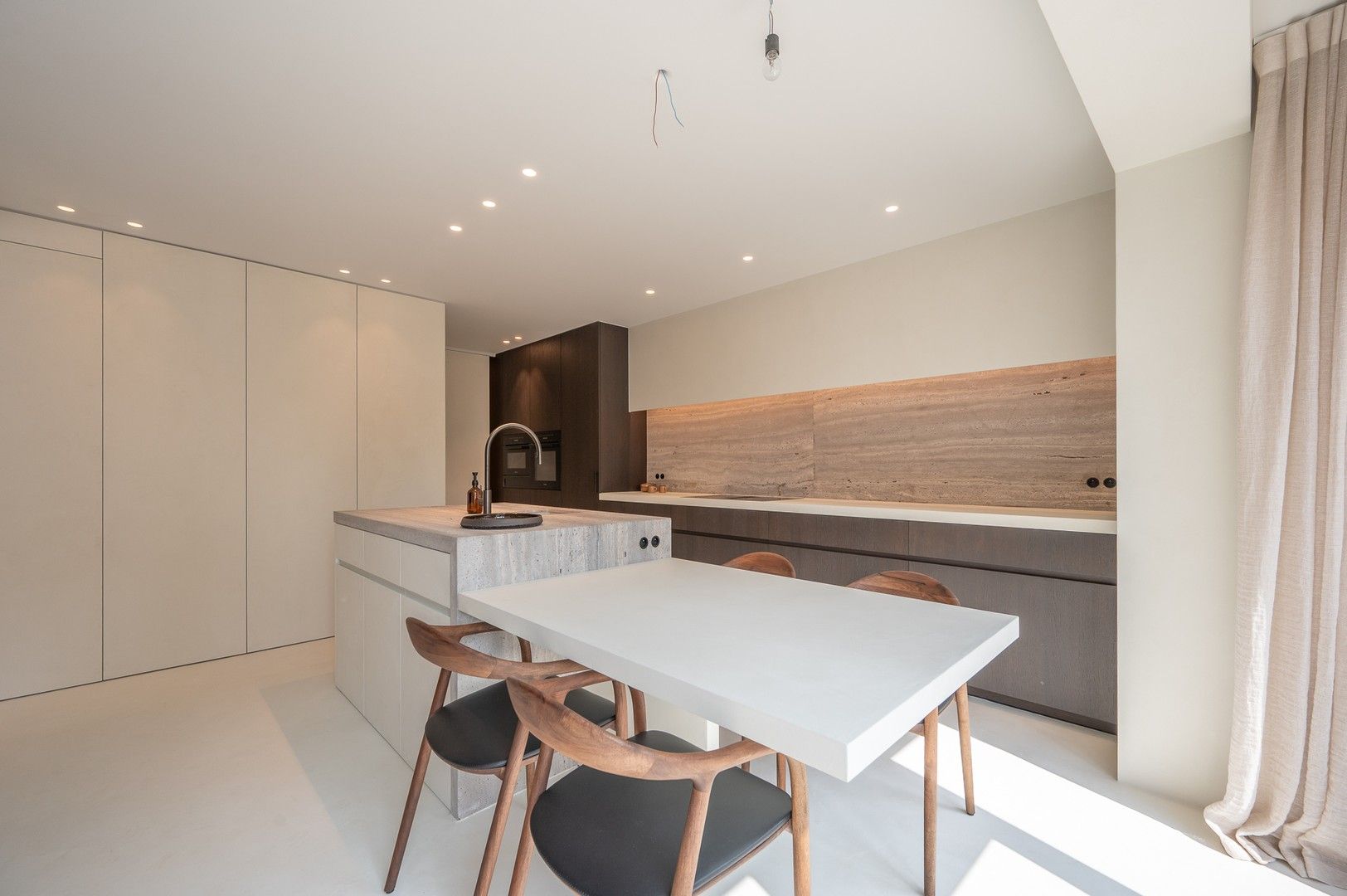 Magnifiek gerenoveerd appartement van 150 m², op enkele passen van het Van Bunnenplein. foto 9