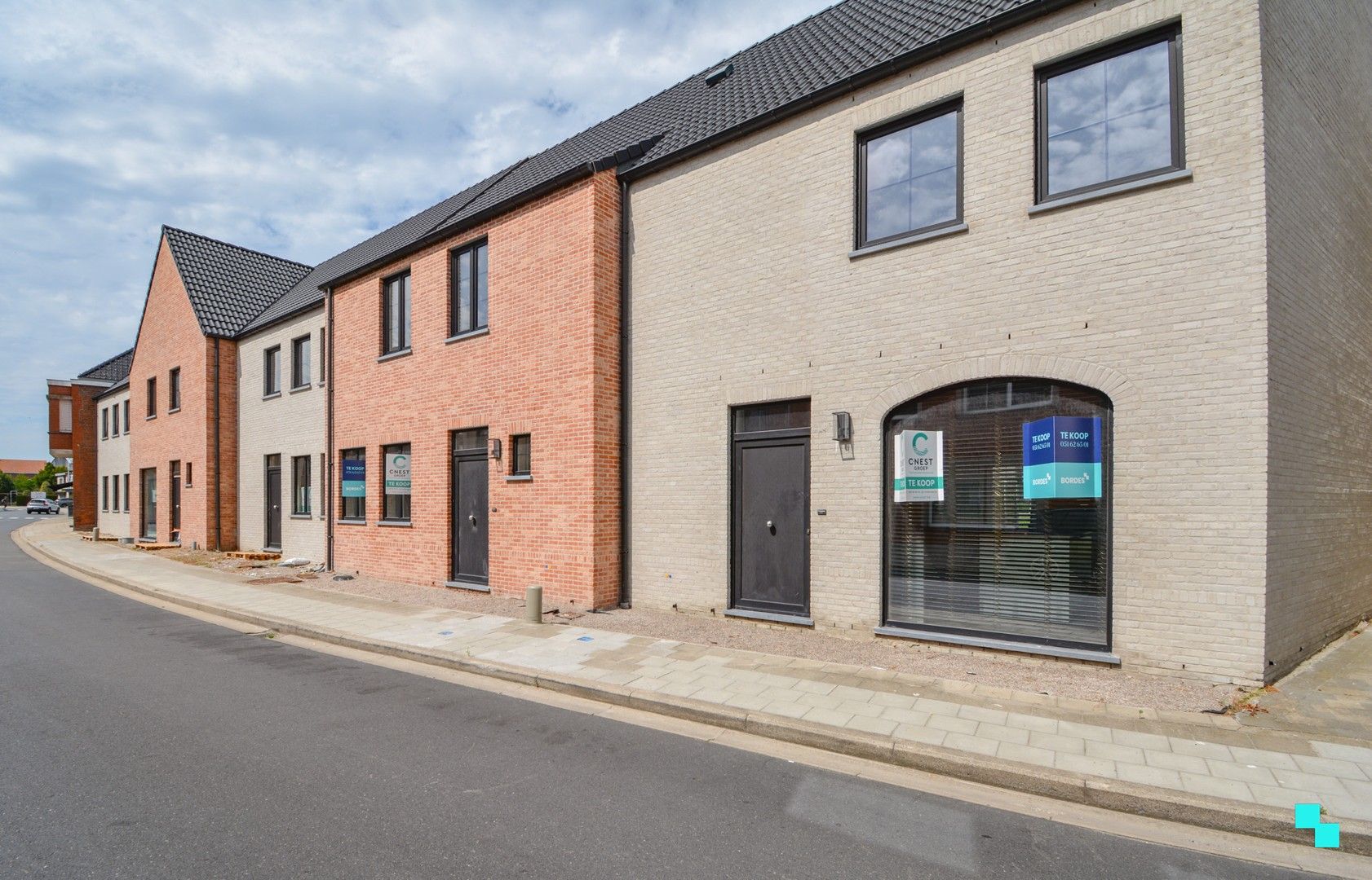 Verrassend ruime nieuwbouwwoning in centrum Aartrijke foto {{pictureIndex}}