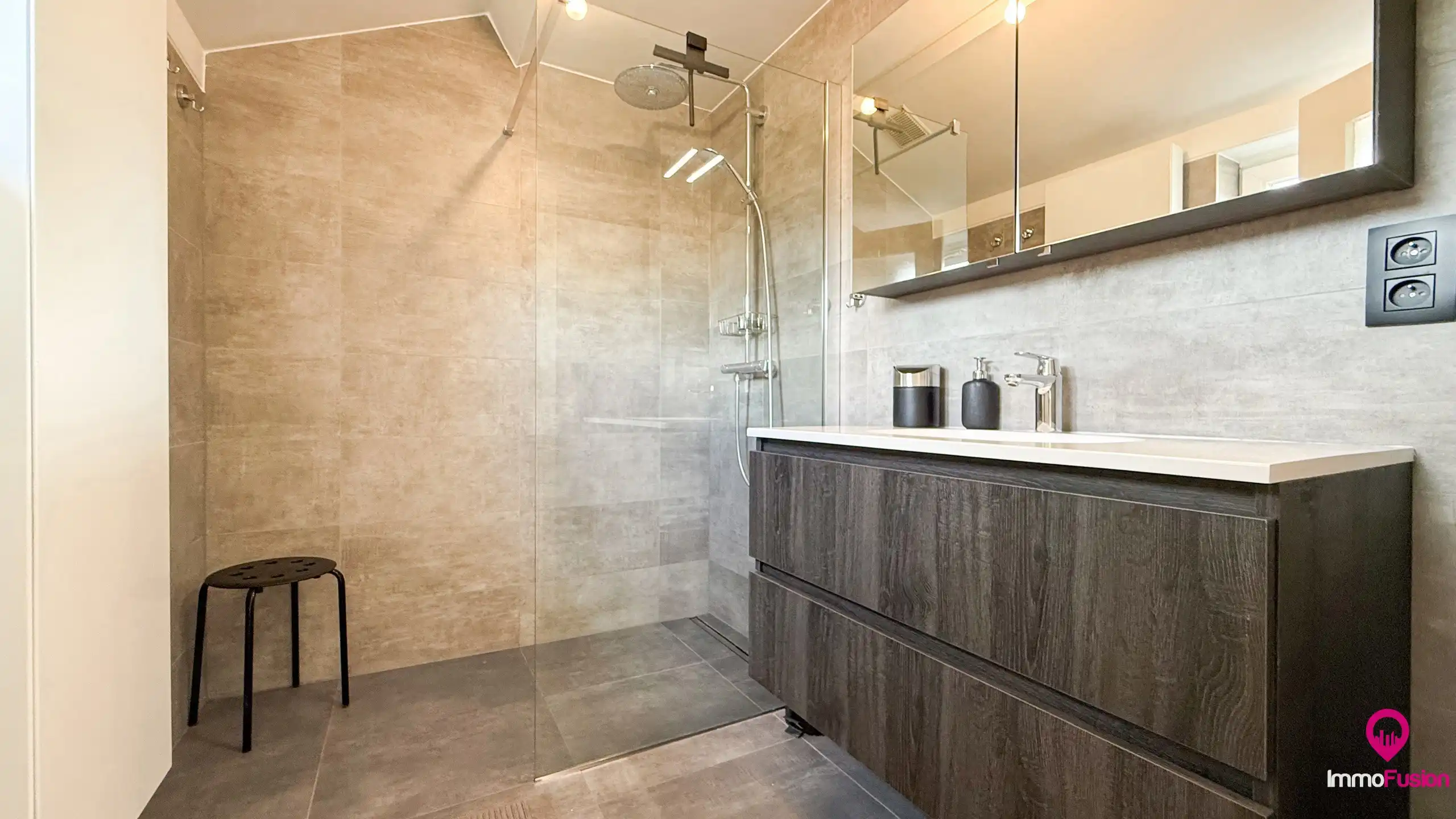 Ruime gezinswoning met 3slpks op toplocatie en EPC B! foto 30