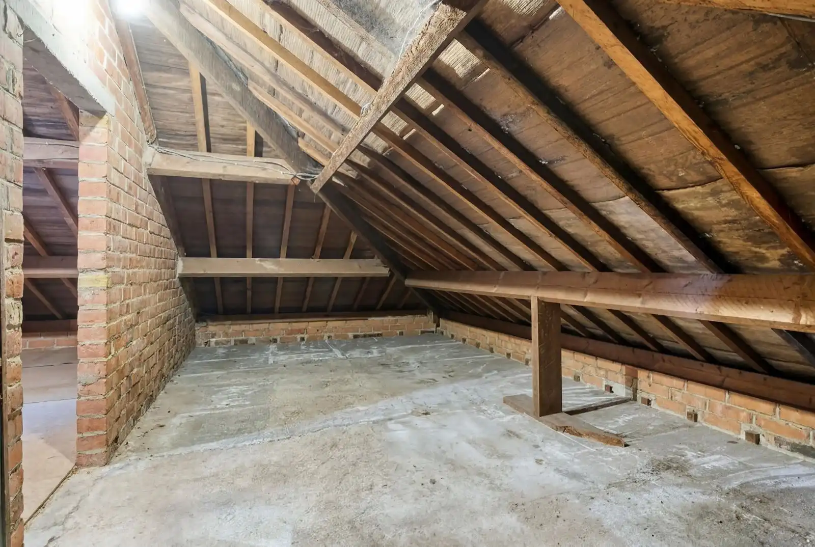 Villa op te frissen in hartje Pajottegem foto 18