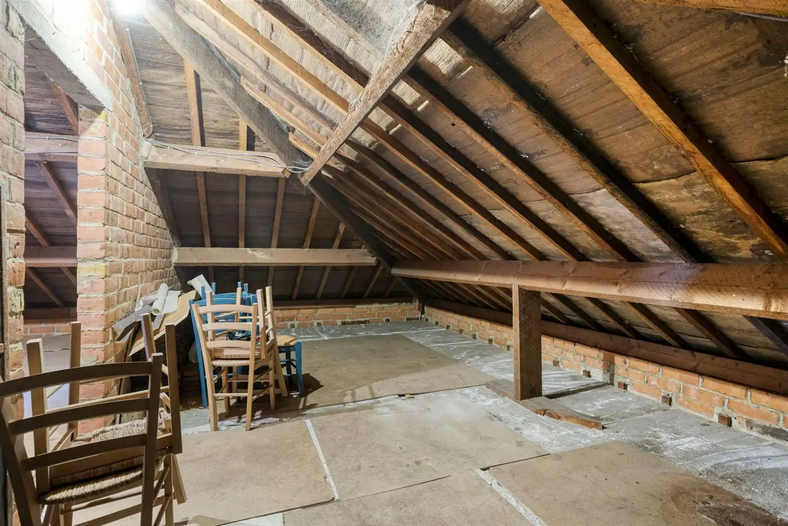 Villa op te frissen in hartje Pajottegem foto 18