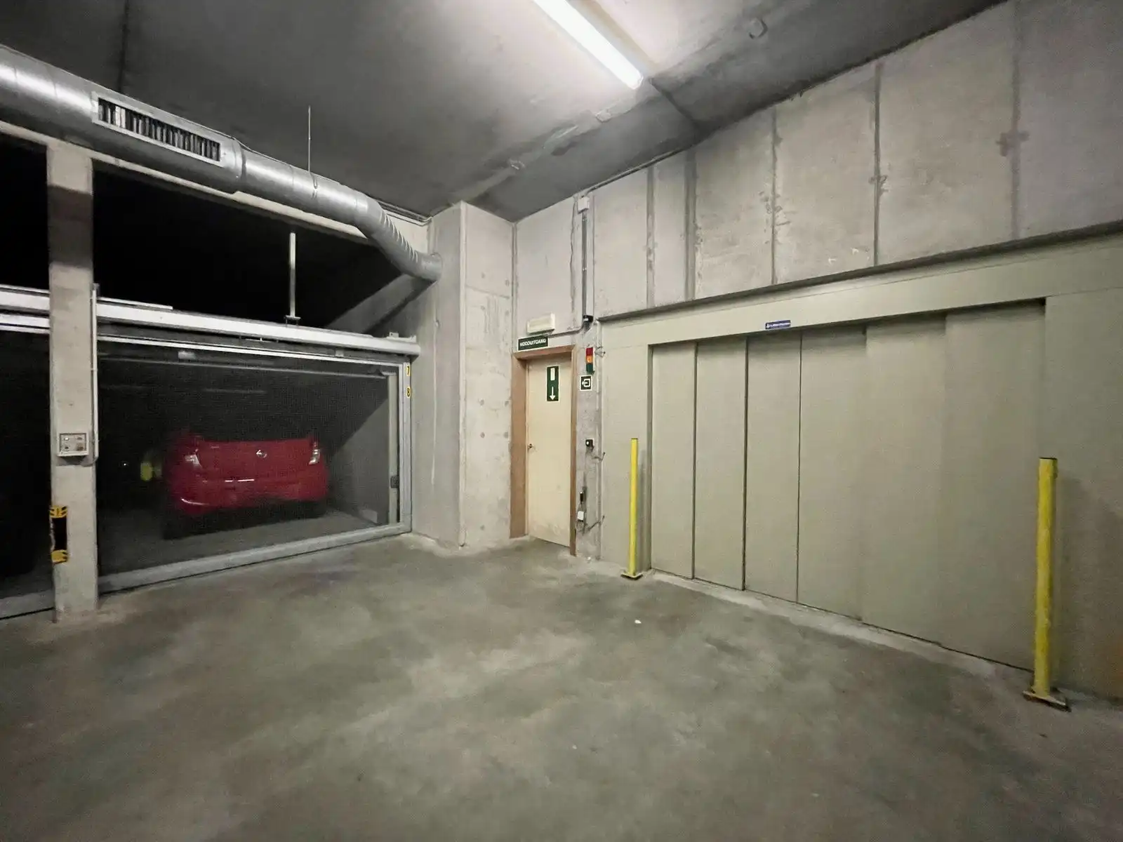 Ondergrondse staanplaats vlakbij de zeedijk, centrum Oostende foto 5