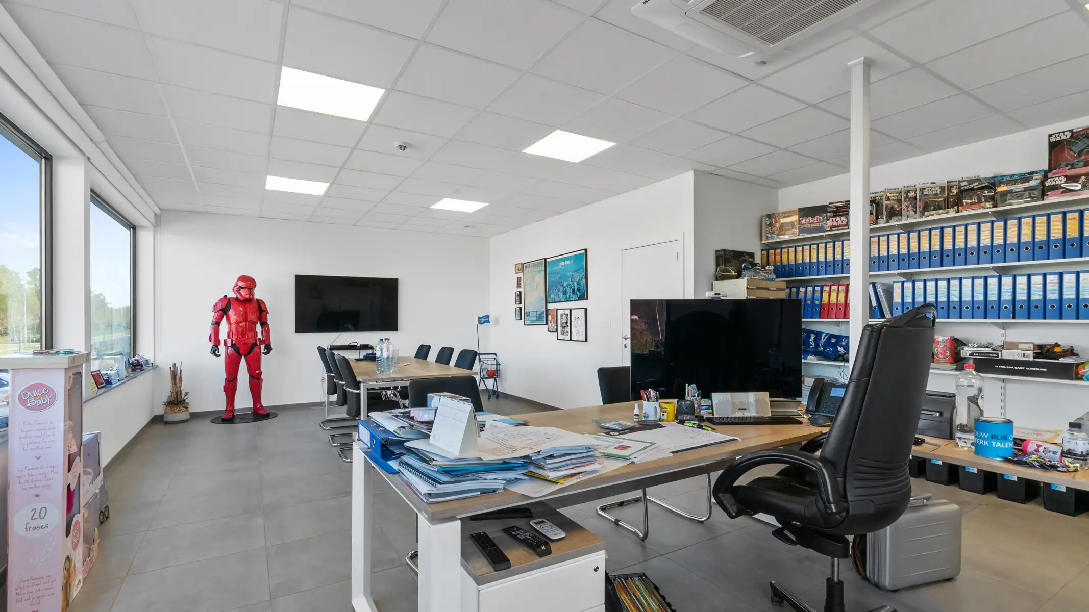 Volledig uitgerust distributiecentrum in nieuwbouwstaat foto 24