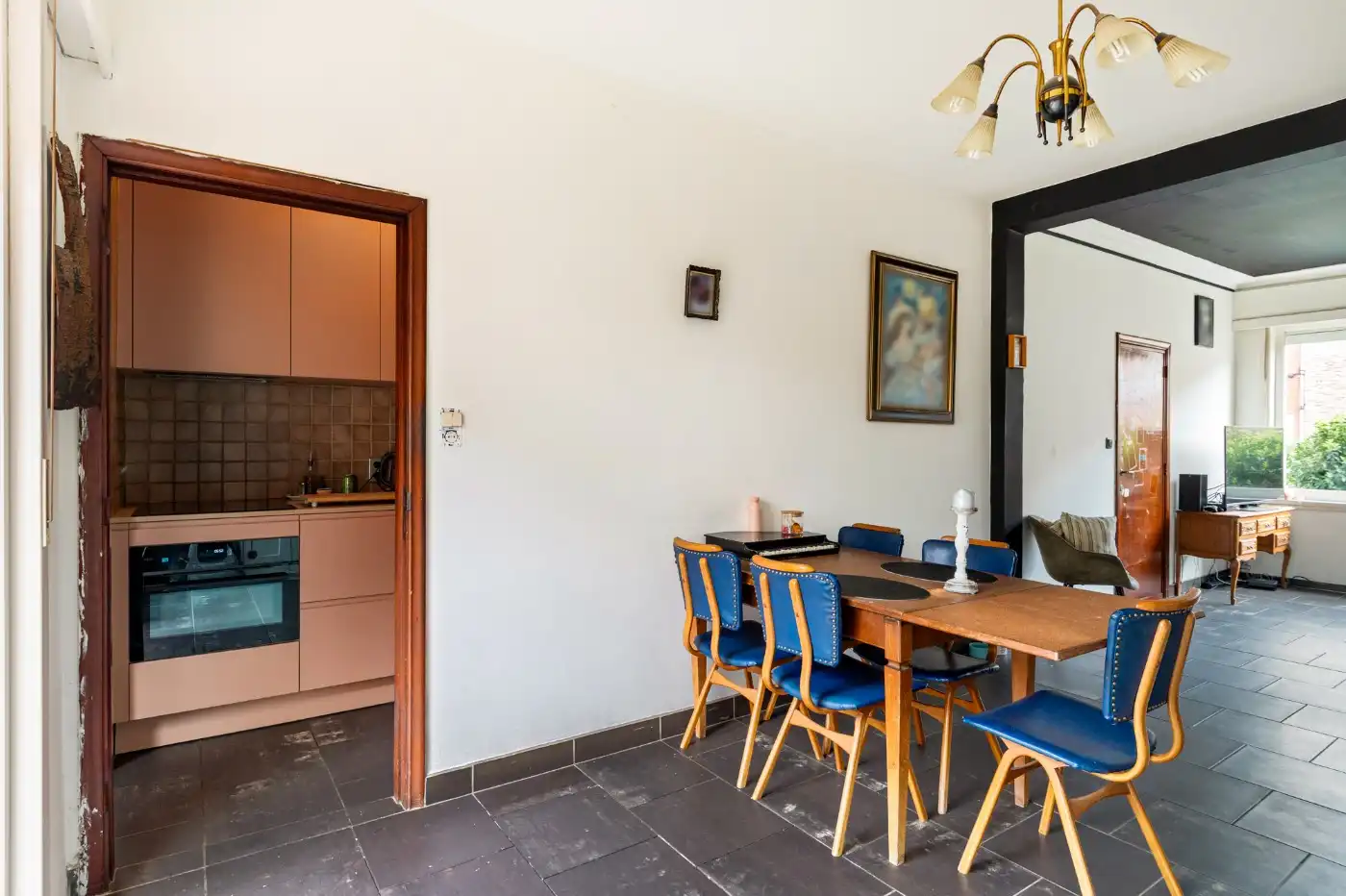 Op te frissen, grote woning met 3 à 4 slpk. en tof west-tuintje foto 6