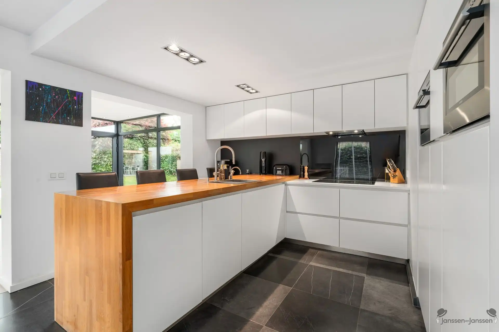 Moderne en lichtrijke woning op 600m² nabij centrum Brecht foto 9