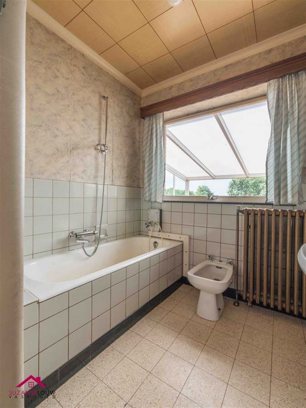 Vrijstaande, op te frissen woning foto 17