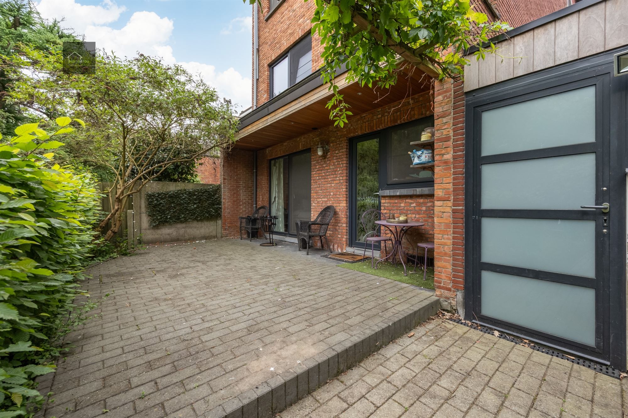 Gelijkvloers appartement met grote tuin en garage foto 13
