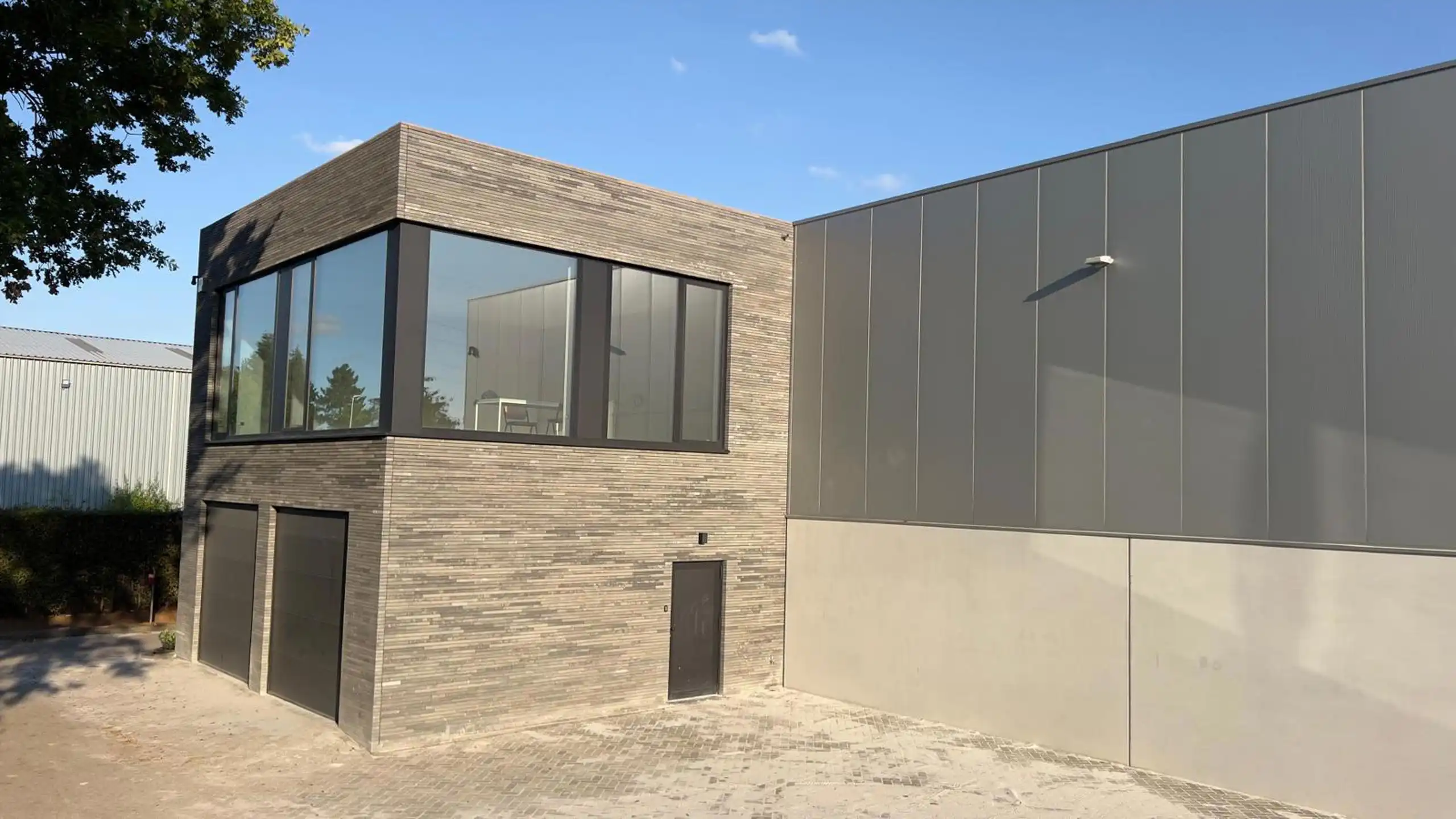 Nieuwbouw KMO-unit met 6 autostaanplaatsen te Beerse. foto 11