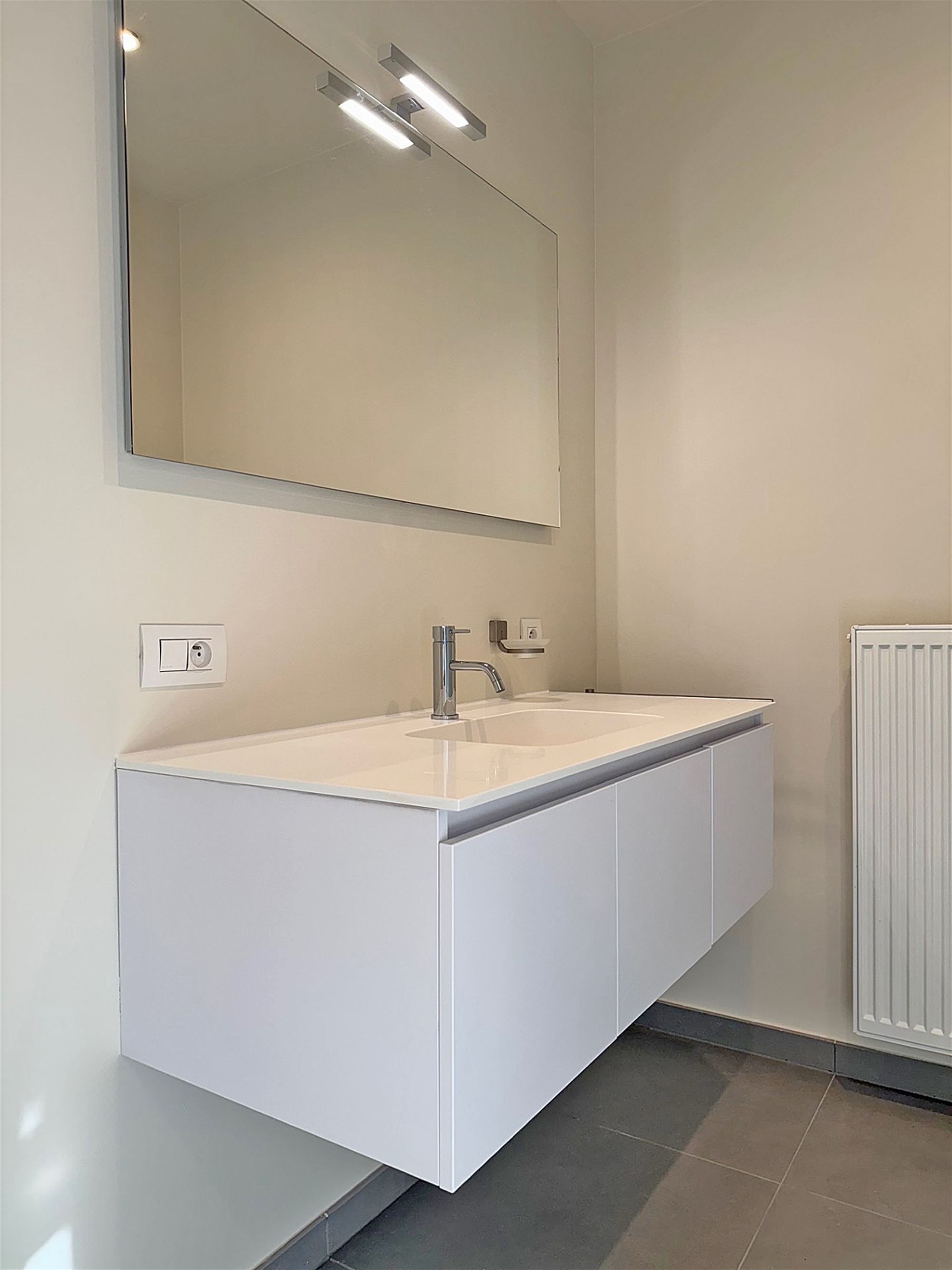 INSTAPKLAAR gelijkvloers APPARTEMENT met 1 slaapkamer, garage, buitenstaanplaats en terras foto 10